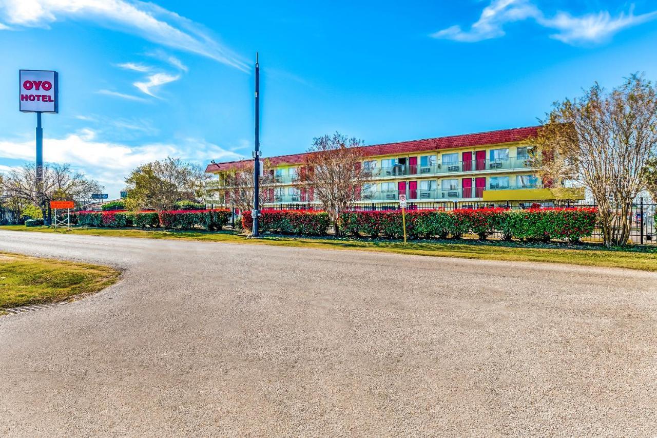 Oyo Hotel Houston Southwest I-69 Екстер'єр фото