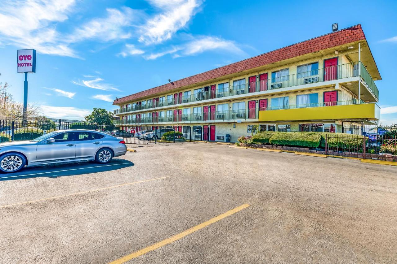 Oyo Hotel Houston Southwest I-69 Екстер'єр фото